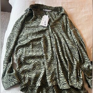 NWT! Zara animal print top silky fabric size large